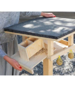 Dehner Natura Futterhaus Karwendel, Natur, Inkl. Ständer, Ca. B84,3/H127,2/T84,3 Cm -Gartenbedarf Angebote 6622872 6622898 6622906 6622922 WE MO 013 NVHRofanKarwendel