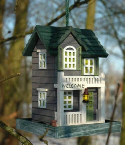 Dobar® Wildlife Vogelhaus Welcome Inkl. Ständer, Grün/weiß, Ca. B23/H100/T18 Cm 7 Dobar® Wildlife Vogelhaus Welcome Inkl. Ständer, Grün/weiß, Ca. B23/H100/T18 Cm -Gartenbedarf Angebote 6689590 WE MO 001 DobarWVWesternVogelhausWelcome